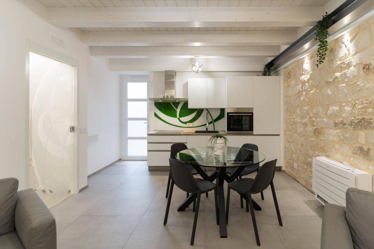 מודיקה Lovely Modern Apartment מראה חיצוני תמונה